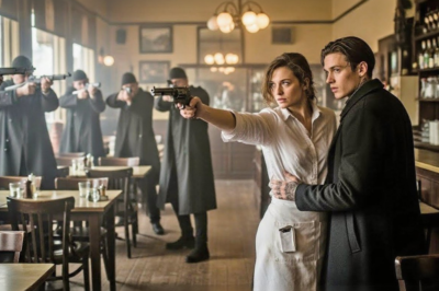 The Mafia Boss Was Surrounded by Gunmen — Until the Waitress Grabbed His Gun and Fired First