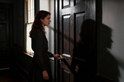 I INHERITED AN OLD HOUSE FROM A DISTANT AUNT. THE ONLY RULE WAS TO NEVER OPEN ONE SPECIFIC LOCKED ROOM OR THE HOUSE WAS GOING TO CHARITY. BUT WHY? I WAS OBSESSED. NEEDED ANSWERS. THAT’S WHEN I FOUND THE HIDDEN KEY AND OPENED THE DOOR. WHAT I FOUND INSIDE BROKE ME.