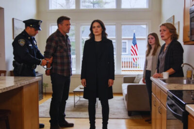 I CAME FROM THE FUNERAL TO TELL MY PARENTS AND SISTER THAT MY HUSBAND HAD LEFT ΜΕ 3 APARTMENTS AND A HOUSE BY THE SEA. WHEN I ENTERED THE HOUSE, I OVERHEARD MY PARENTS TALKING. WHAT THEY SAID MADE ME TURN PALE…