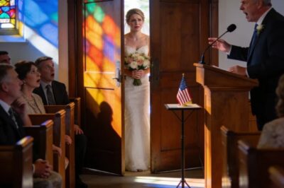 MY PARENTS REFUSED TO COME TO MY WEDDING BECAUSE MY FIANCE WAS A SINGLE DAD. DAD SAID HE’D “RUIN MY LIFE.” THEN HIS 6-YEAR-OLD DAUGHTER WALKED THE AISLE HOLDING A SIGN. WHEN THE ROOM READ IT, THEY BROKE DOWN CRYING. A GUEST FILMED IT-48 HOURS LATER, IT HIT 11 MILLION VIEWS. AND THE SIGN SAID: ” “